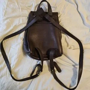 Coach | Bags | Vintage 994 Leather Coach Day Pack Obo | Poshmark display picture 3